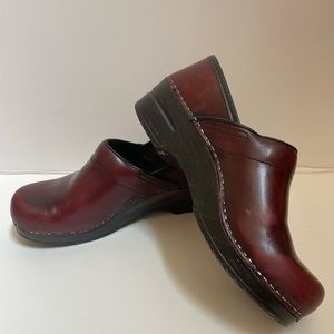 Womens Sanita burgundy leather clog sz 49
